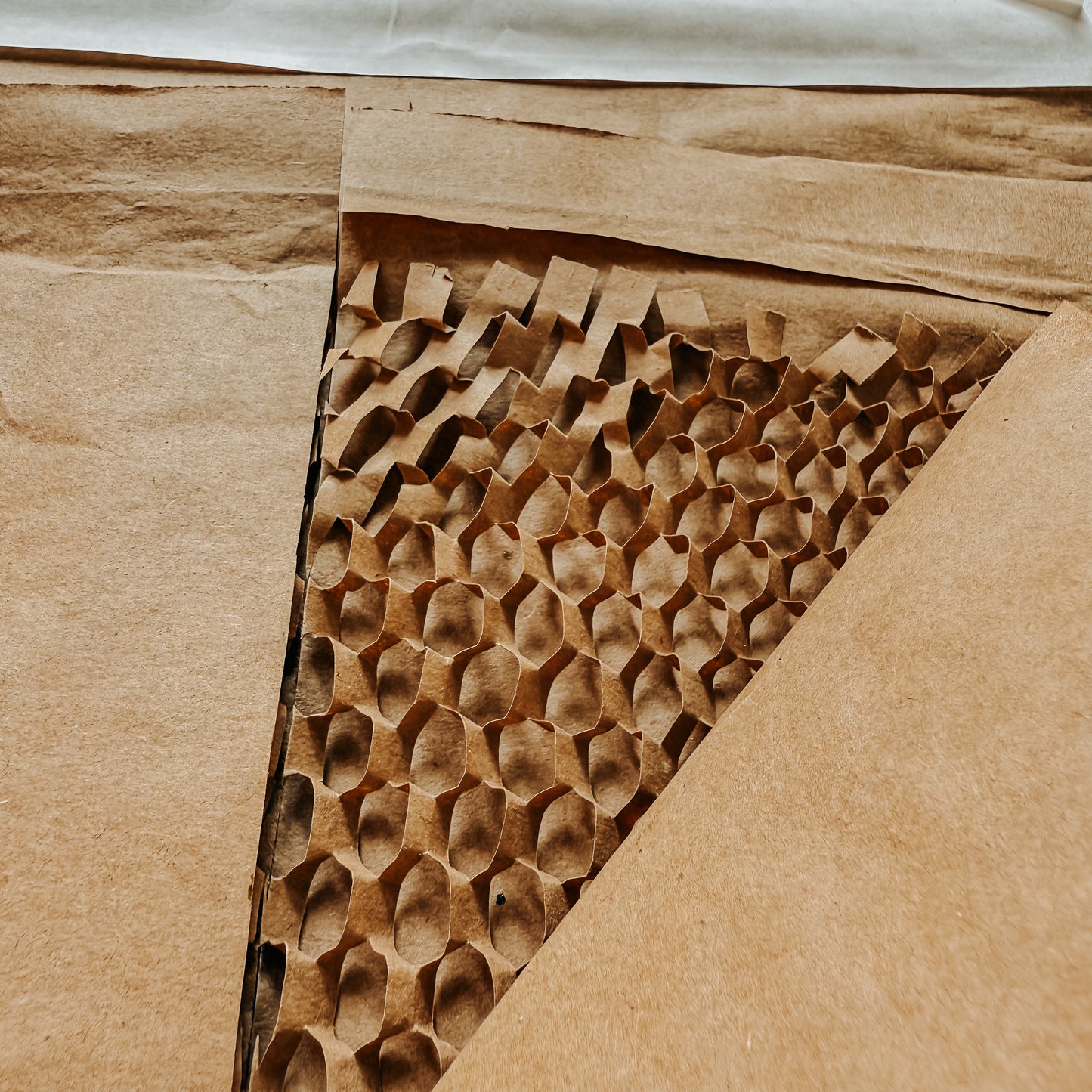 Close-up view of Jaivik Store EcoArmor shockproof paper mailer, highlighting its 6-layer protective design