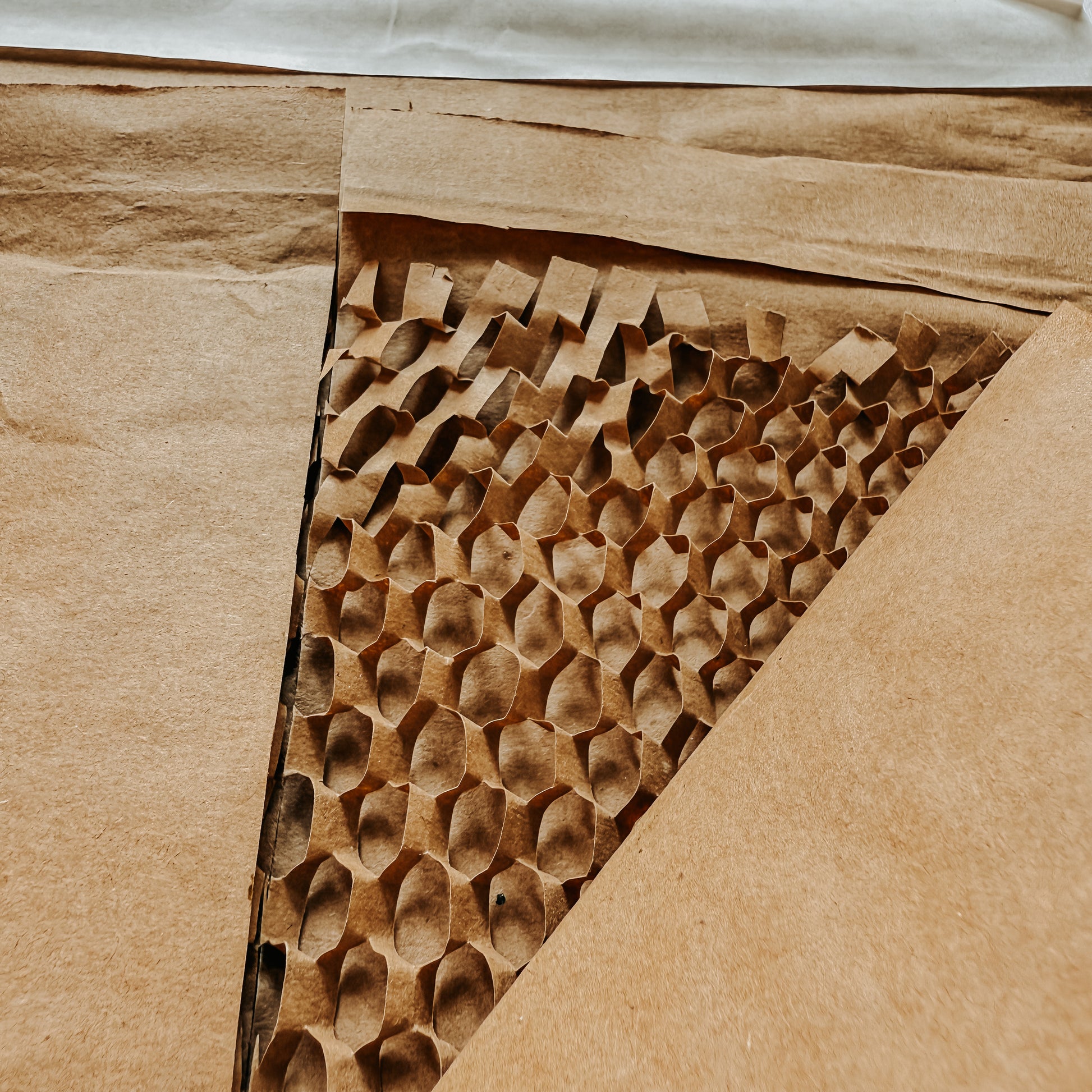 Close-up view of Jaivik Store EcoArmor shockproof paper mailer, highlighting its 6-layer protective design